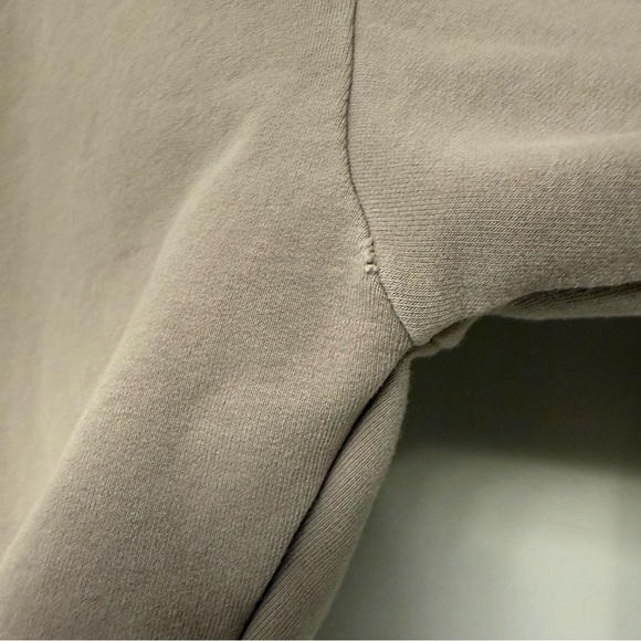 Aritzia Babaton Region Cropped Sweatshirt XS Turner Taupe Super Cozy - Picture 8 of 8